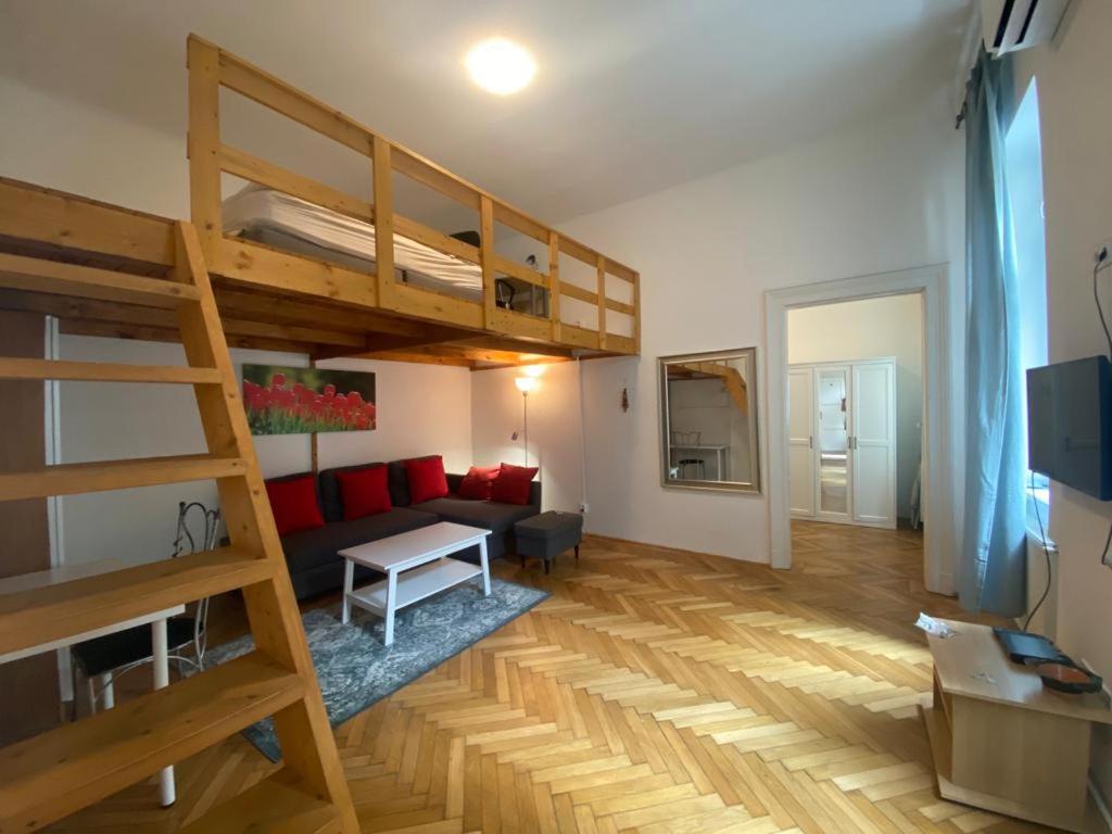 Ac With Free Parking At Acacia St, City Center Budapest Eksteriør billede