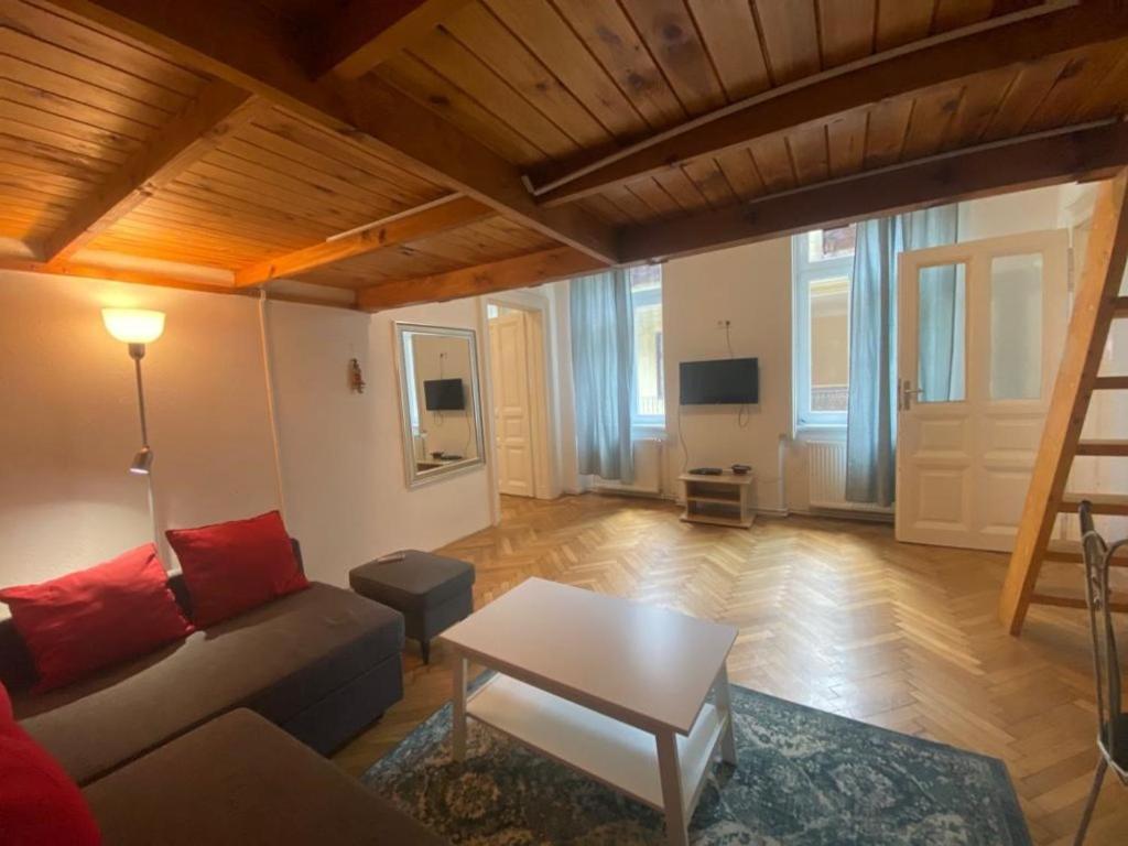 Ac With Free Parking At Acacia St, City Center Budapest Eksteriør billede