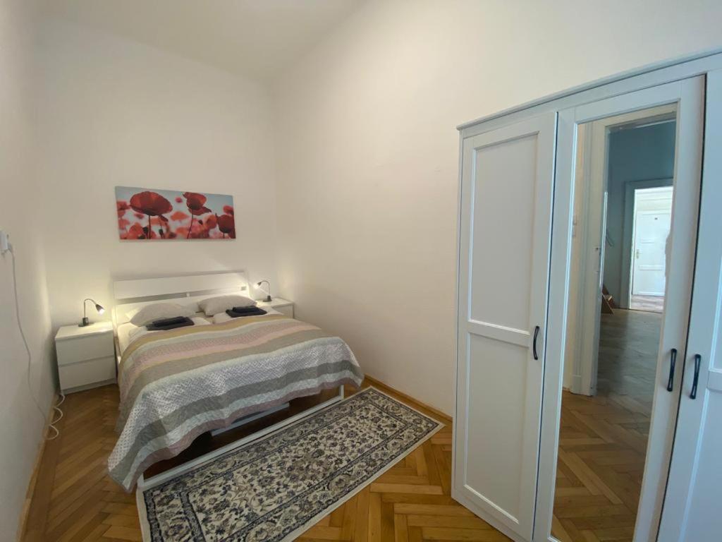 Ac With Free Parking At Acacia St, City Center Budapest Eksteriør billede